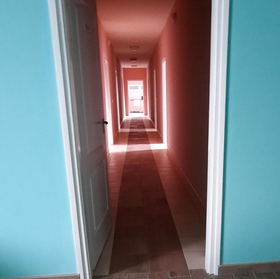 Torony Lovarda Maganszallas Kiskunfélegyháza Extérieur photo