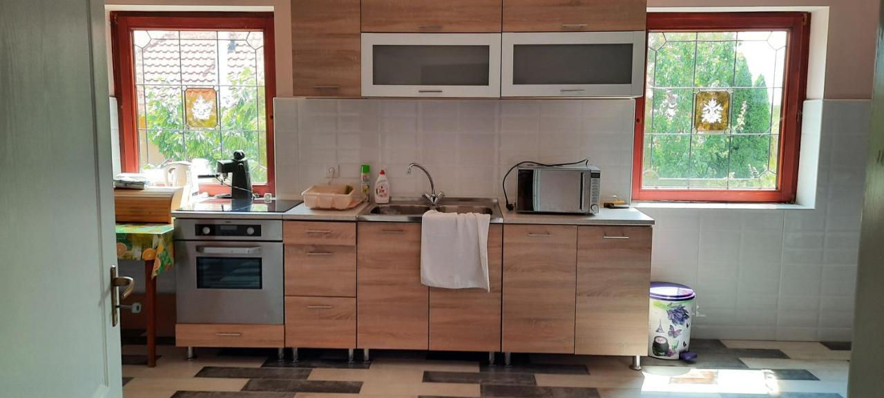 Torony Lovarda Maganszallas Kiskunfélegyháza Extérieur photo