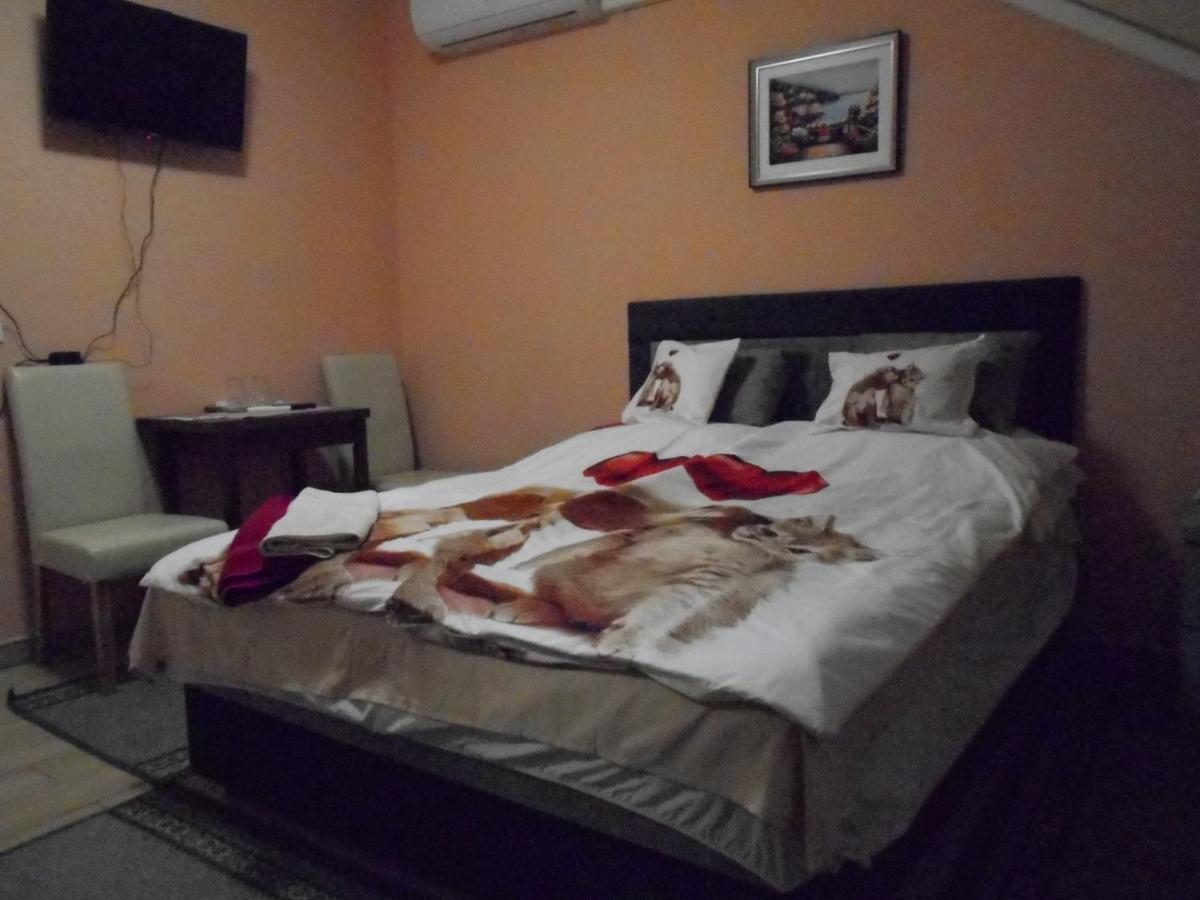 Torony Lovarda Maganszallas Kiskunfélegyháza Extérieur photo