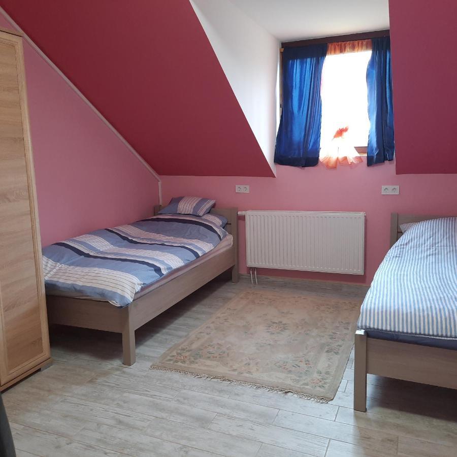 Torony Lovarda Maganszallas Kiskunfélegyháza Extérieur photo
