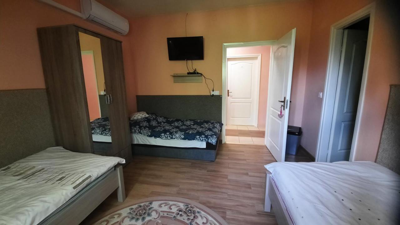 Torony Lovarda Maganszallas Kiskunfélegyháza Extérieur photo