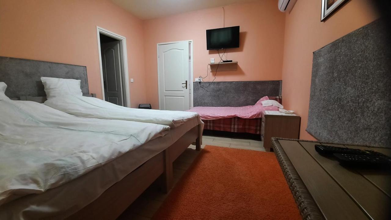 Torony Lovarda Maganszallas Kiskunfélegyháza Extérieur photo