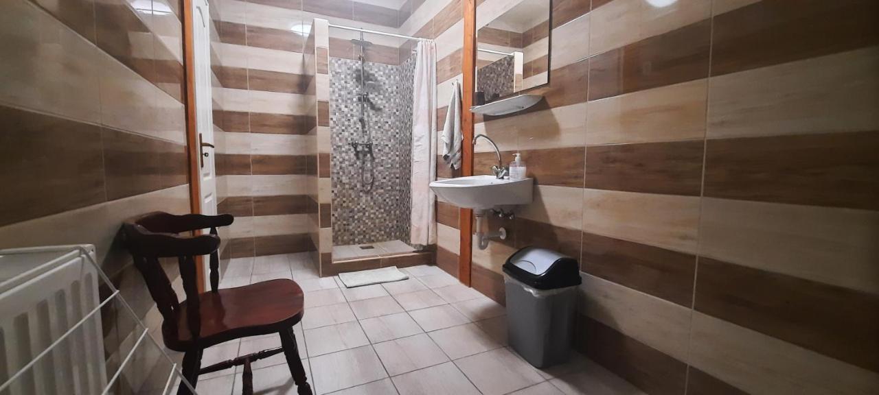 Torony Lovarda Maganszallas Kiskunfélegyháza Extérieur photo